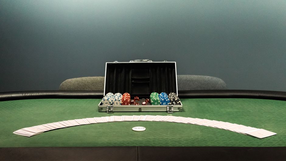 Gudang4d Poker: Panduan Strategis untuk Pemain Poker Online